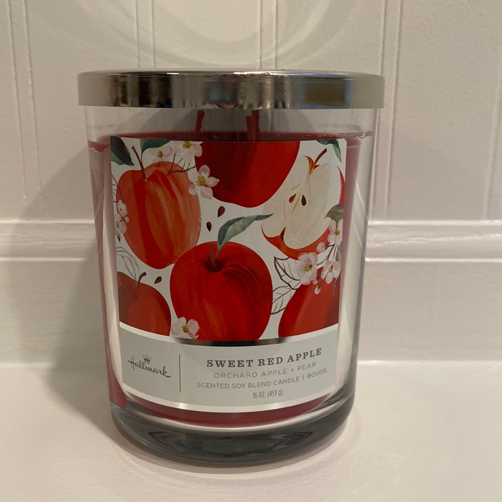 Hallmark ‘Sweet Red Apple’ 🍎 candle 🕯️